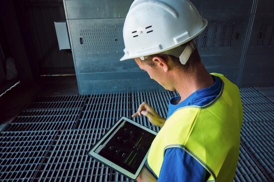 Мобільний контроль та моніторинг елеватора спеціалістом через планшет