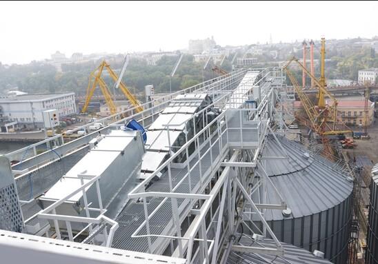 Filtre de aspirație locale instalate pe transportoarele cu lanț pentru desprăfuirea procesului de transbordare a cerealelor