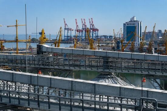 Конвеєрні галереї портового зернового терміналу